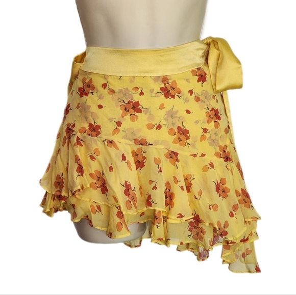 Abercrombie & Fitch Dresses & Skirts - Abercrombie & Fitch 100% Silk Floral Side Closure Skirt  Yellow Size 4